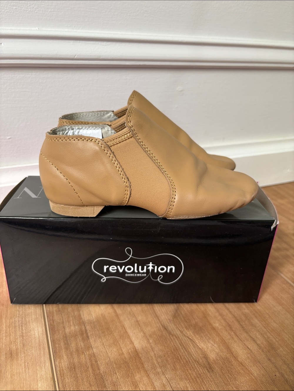 Revolution Tan Leather Slip-On Dance Jazz Flats Style 656C Sz 13 Kids